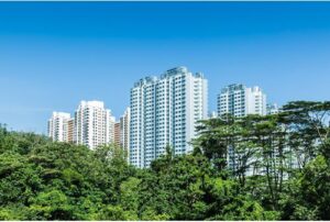 新加坡公寓楼与绿树，新加坡搬家选住址指南封面图